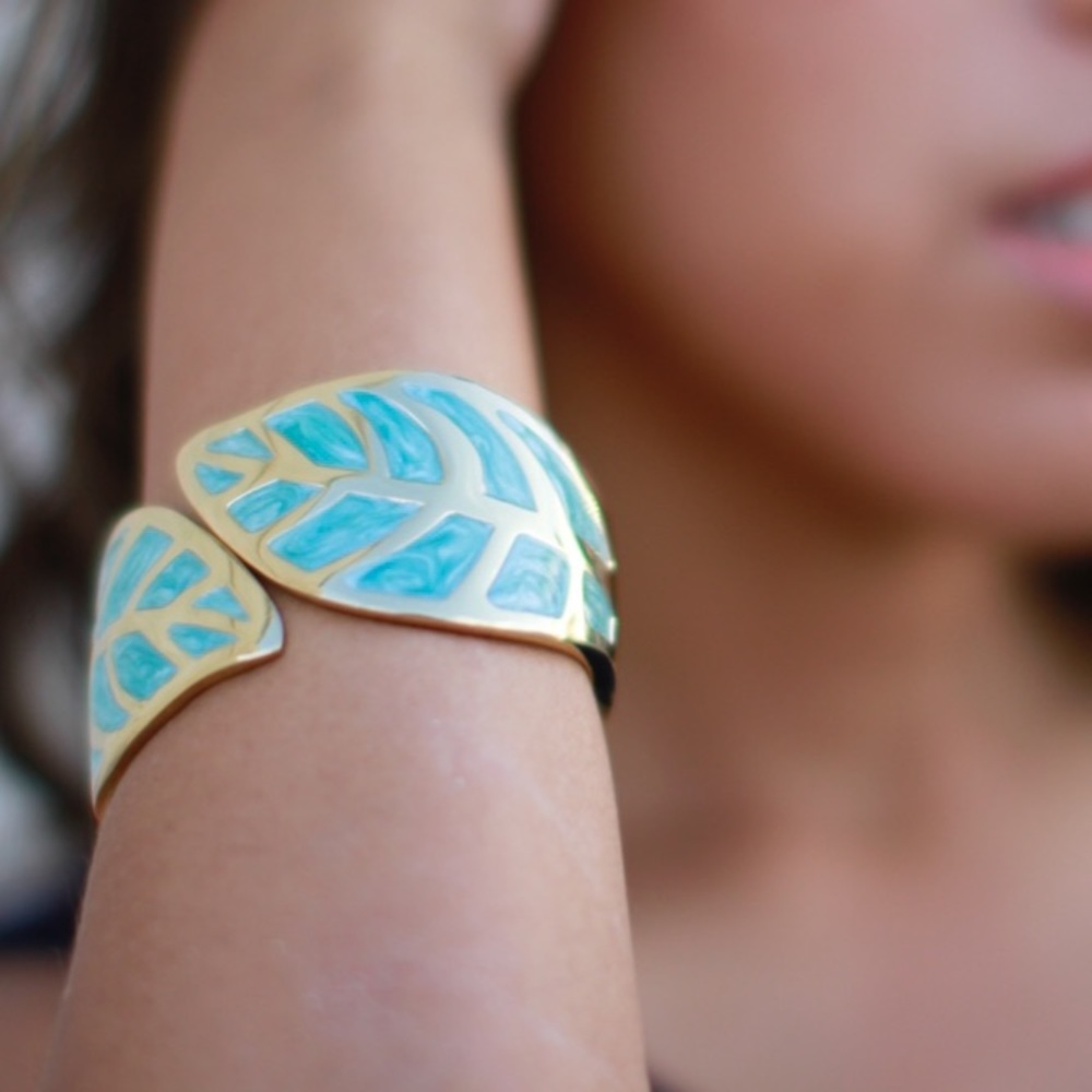 New Beautiful gold clasp bracelet